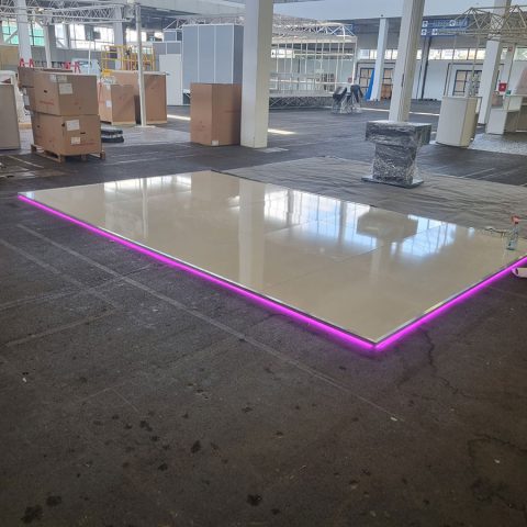 Najam poda sa LED osvjetljenjem