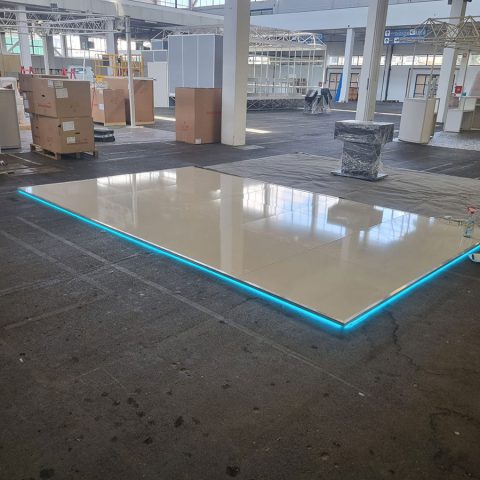 Najam poda sa LED osvjetljenjem